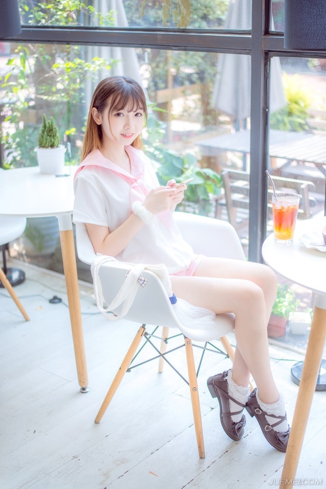 “云长没事便好，城上的情况，我已听闻，怨不得你。”刘备叹了口气，除了关羽这一支人马之外，其他攻上城墙的将士都被赶下来了，关羽上城最早，却是一直厮杀到鸣金时才撤退，足见关羽真的尽力了。